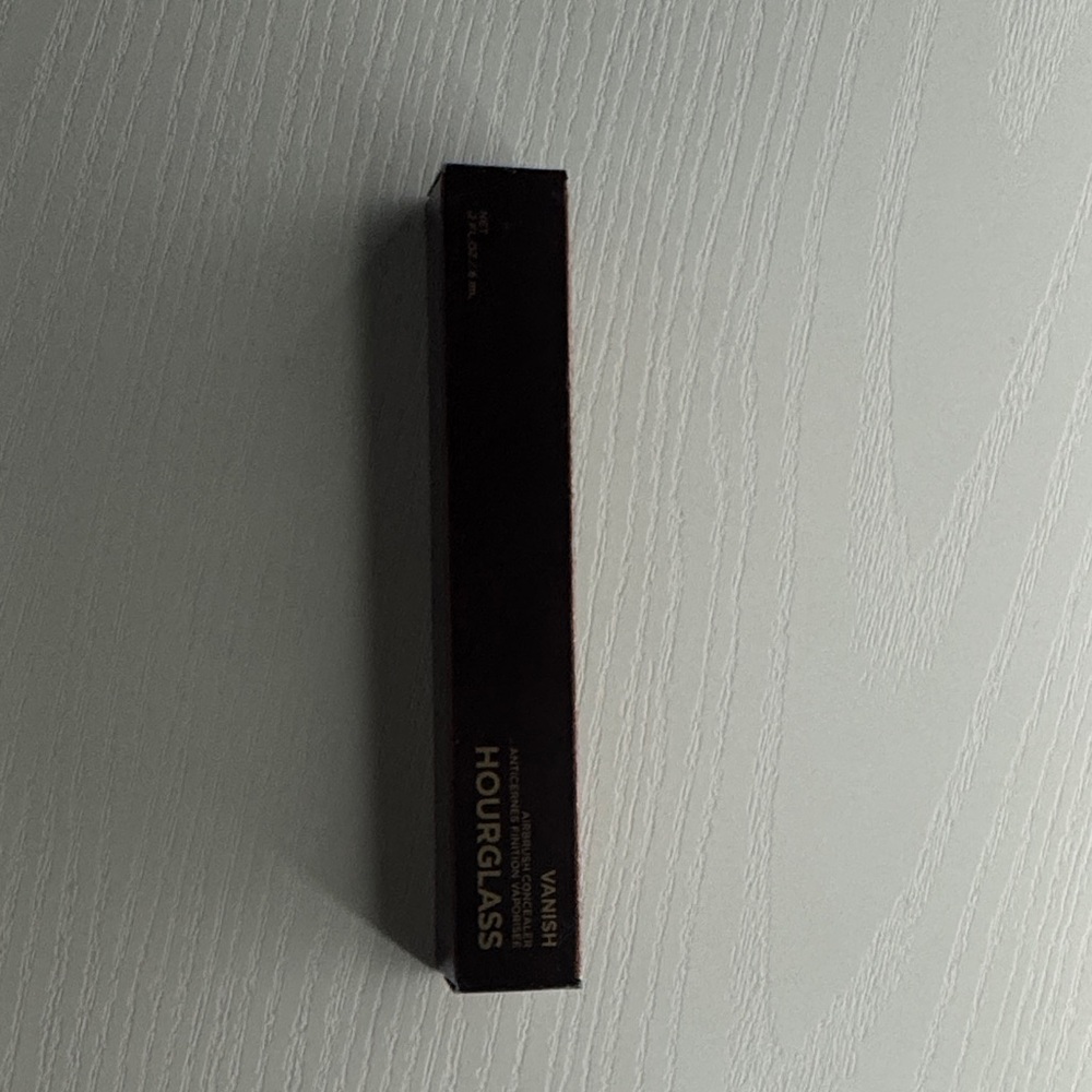 Hourglass Vanish Stick in Black and Gold
